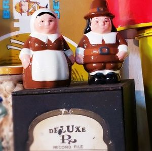 🦃 PUBLIX PILGRIM PAIR 🦃 Salt & Pepper Shakers